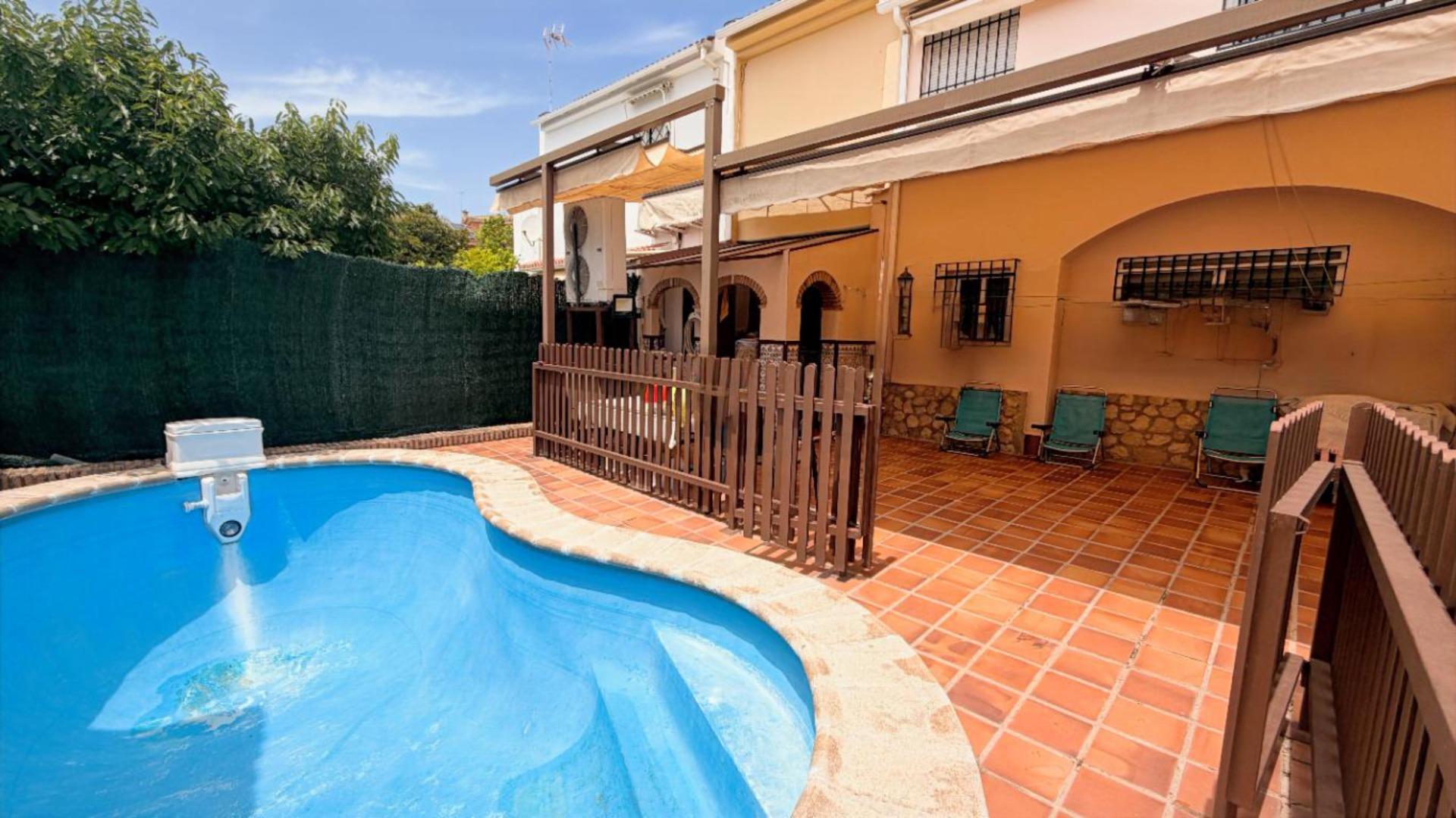 D. AMPLIA CASA JUNTO LA ASOMADILLA CON PISCINA PROPIA - foto 2