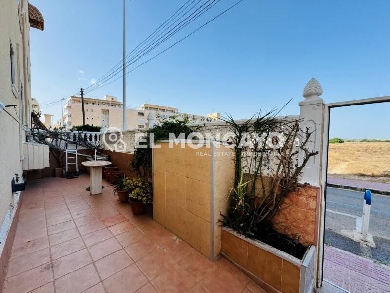Fantástica vivienda planta baja con terraza privada y piscina comunitaria a 300m de las playas de La Mata y Torrevieja, Alicante