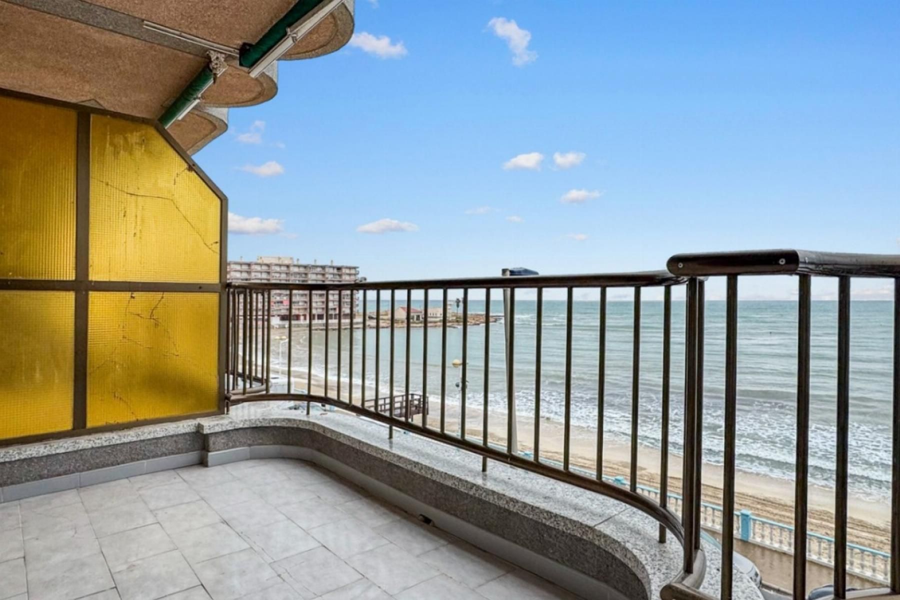 APARTAMENTO DE 3 DORMITORIOS 2 BAÑOS CON VISTAS AL MAR EN TORREVIEJA (PLAYA LOS LOCOS)