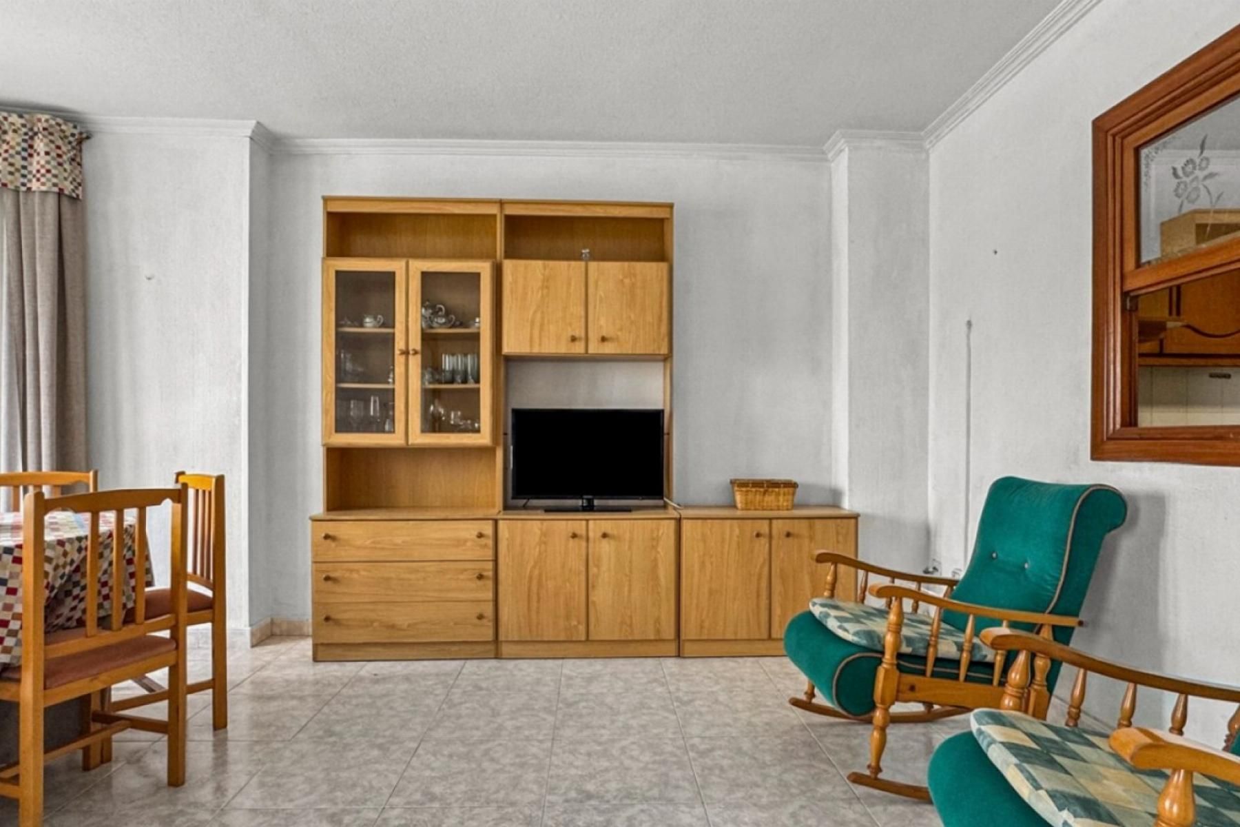 APARTAMENTO DE 3 DORMITORIOS 2 BAÑOS CON VISTAS AL MAR EN TO - foto 2