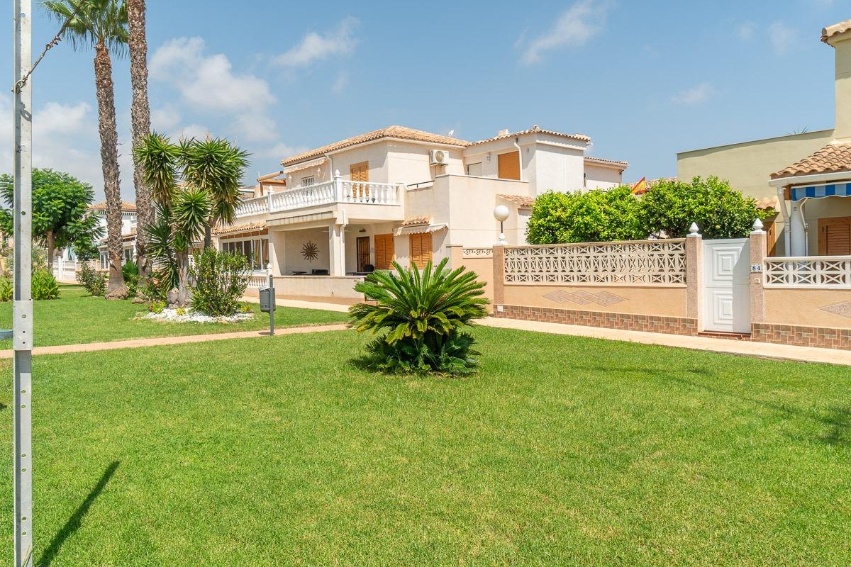 Adosado de 3 dormitorios y 1 baño en Playa Flamenca (Orihuela Costa)