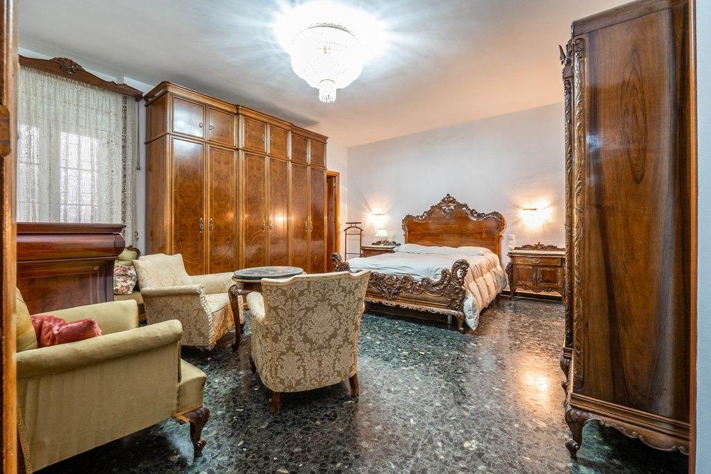 Pisazo en venta en calle Obispo Hurtado - foto 3