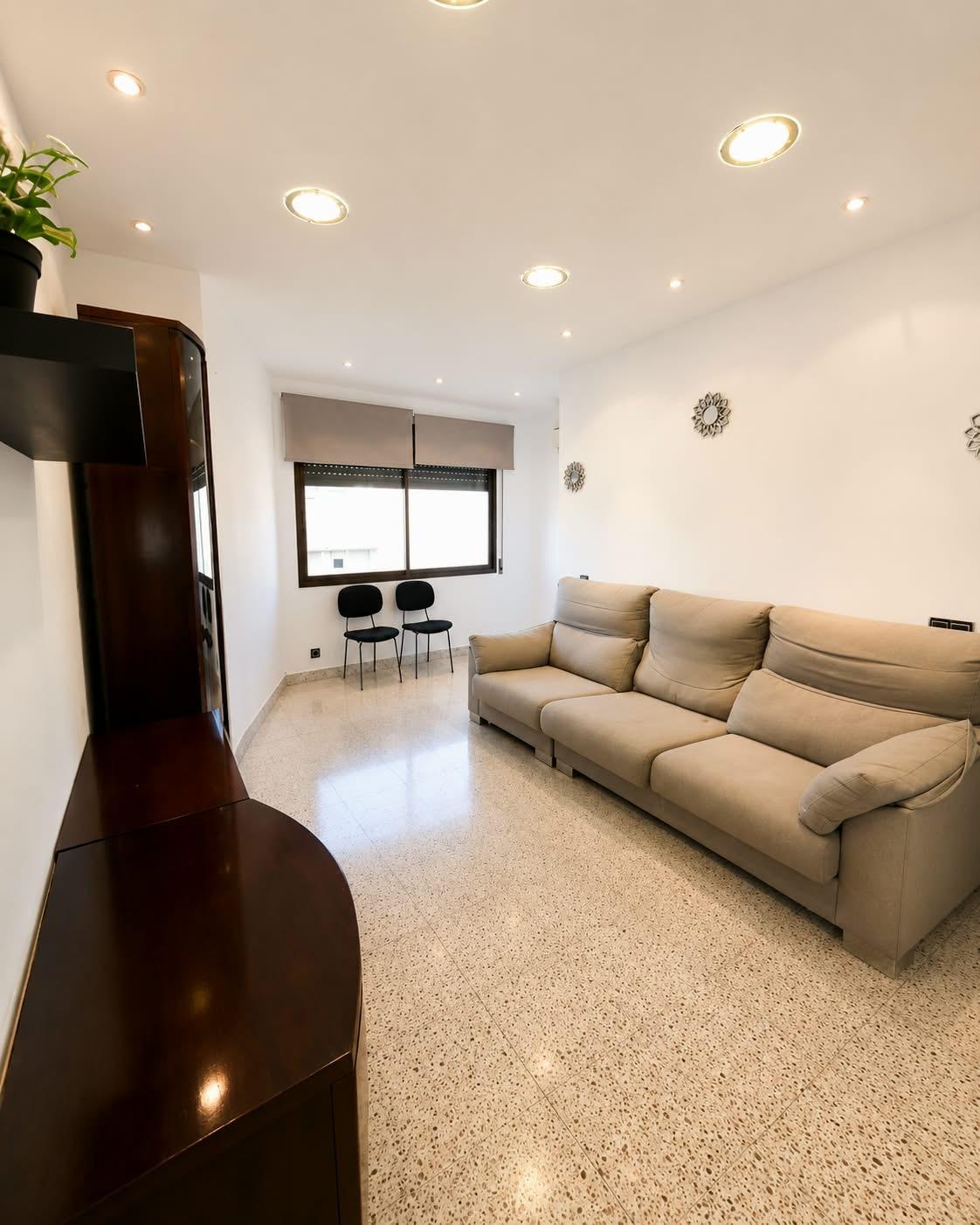 Ático exterior de 3 habitaciones, muy luminoso y tranquilo en Carrer del Conveni.