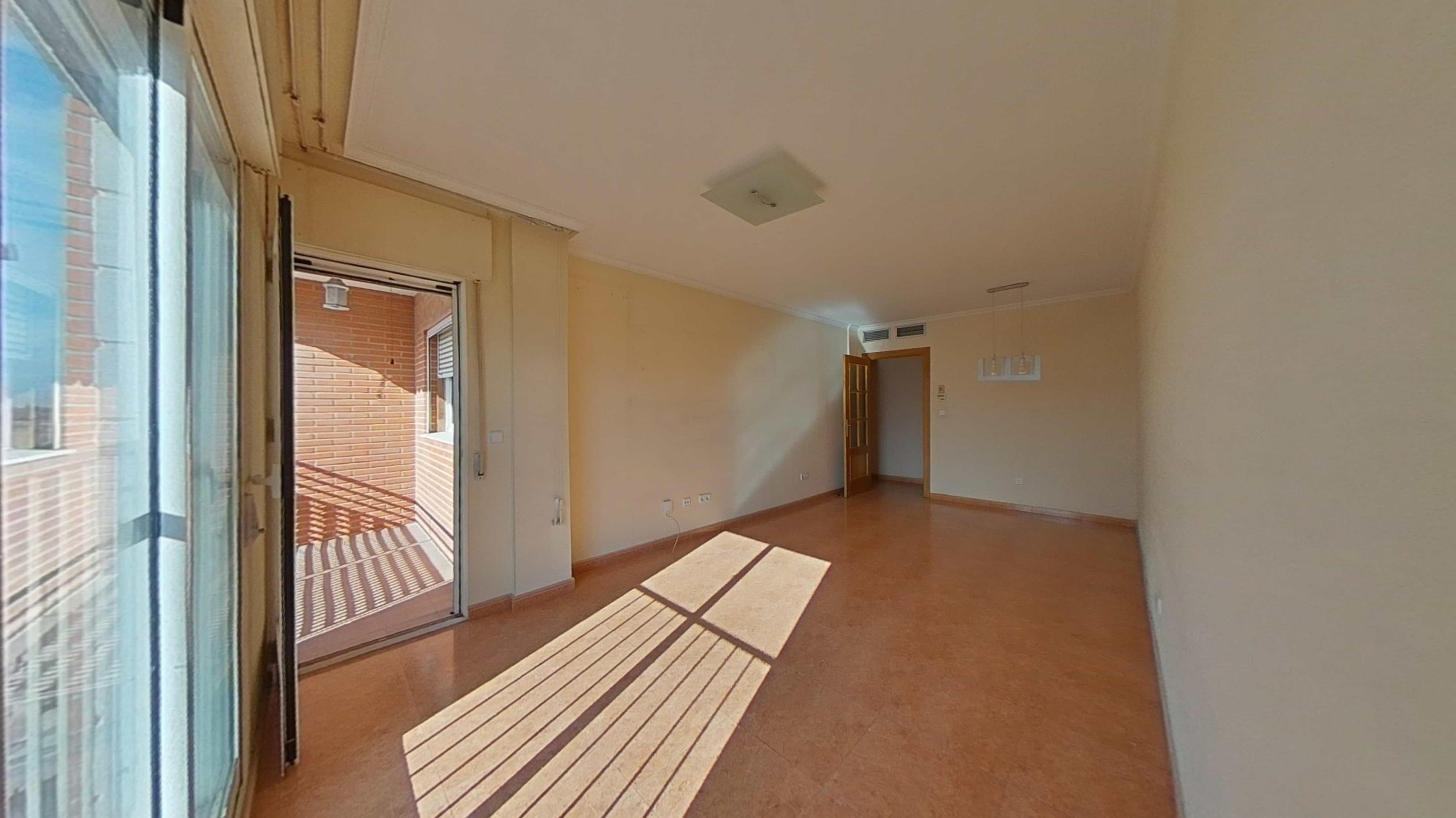 QUINTA PLANTA EN RONDA SUR-LUMINOSA - foto 2