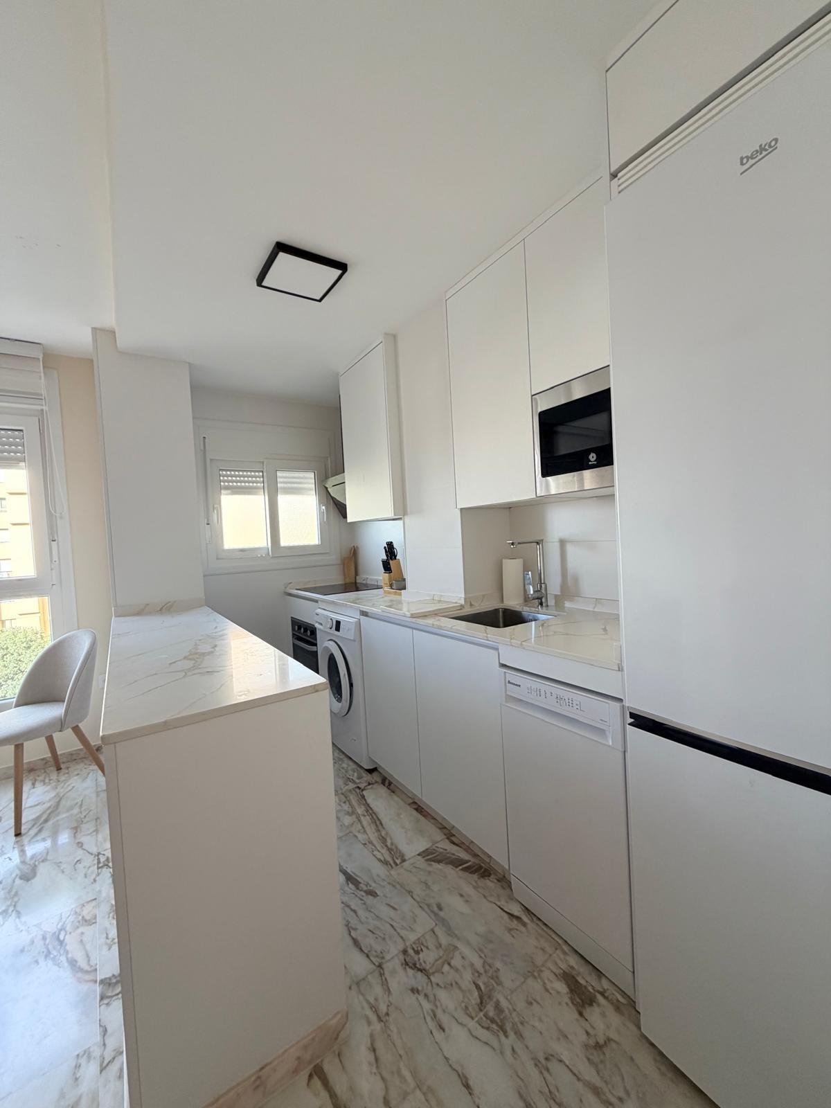 ¡Apartamento Reformado en el Corazón de Badajoz! ✨ - foto 4