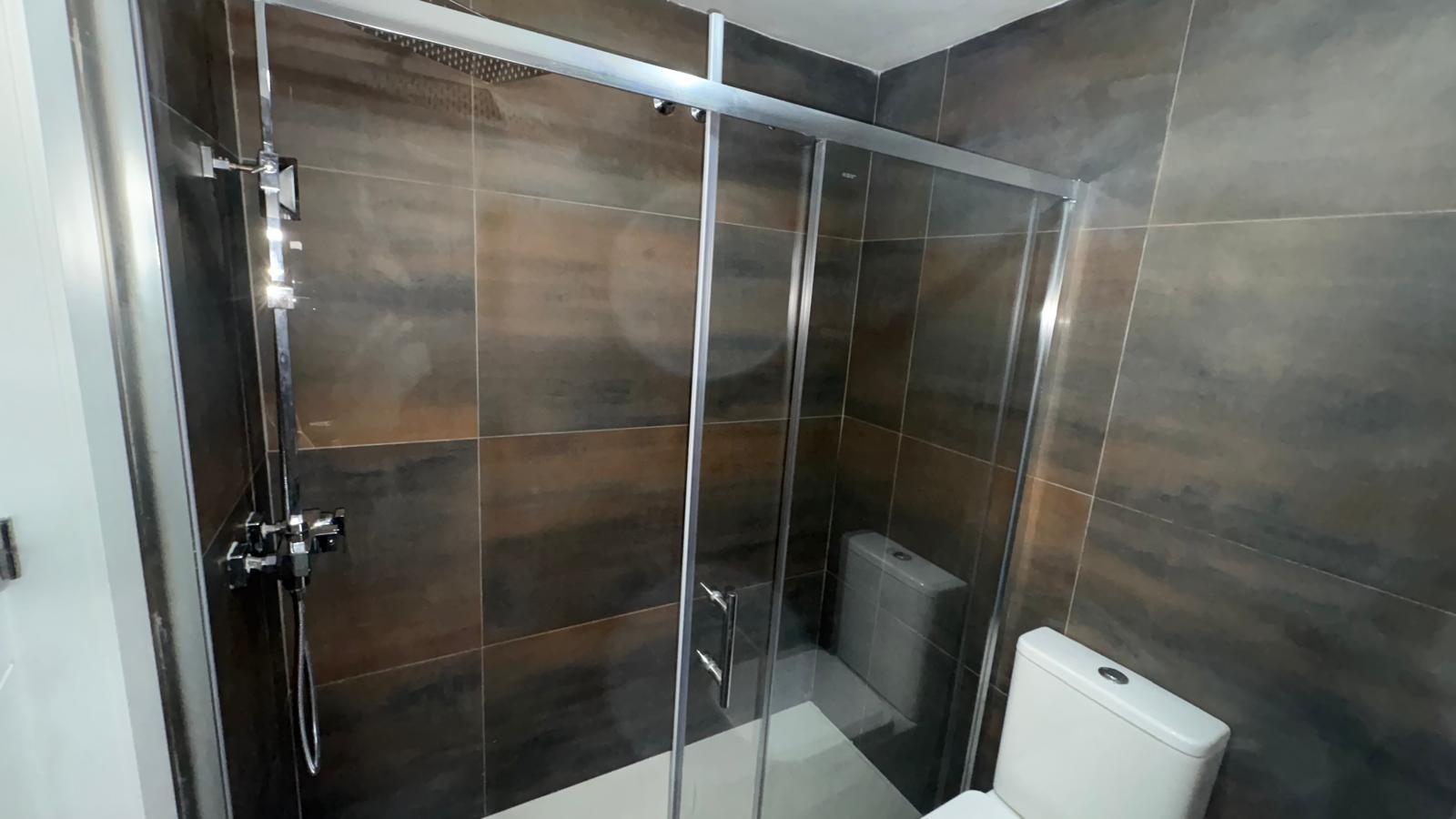 ✨ ¡ESPECTACULAR BUNGALOW ADOSADO REFORMADO CON JARDÍN, PISCINA Y ZONAS DEPORTIVAS! ✨