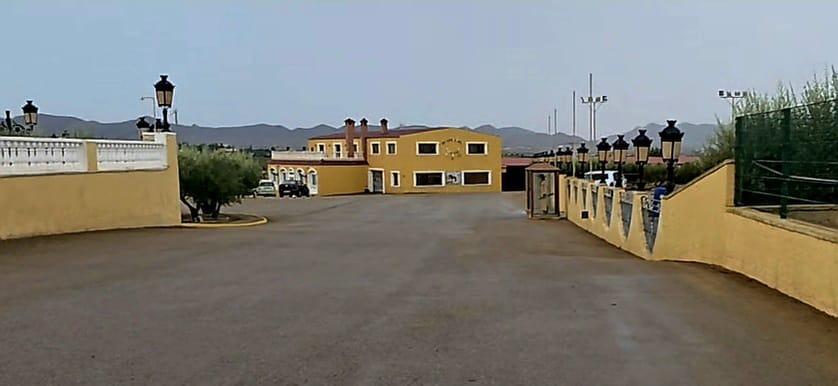 Finca ecuestre con Licencia para 40 caballos en Cartagena