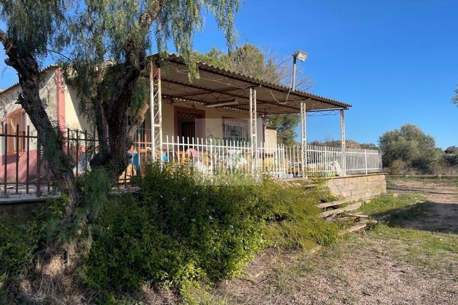 Venta de finca / country property en La romana, con 3 dormitorios y 1 baño con plaza de garaje