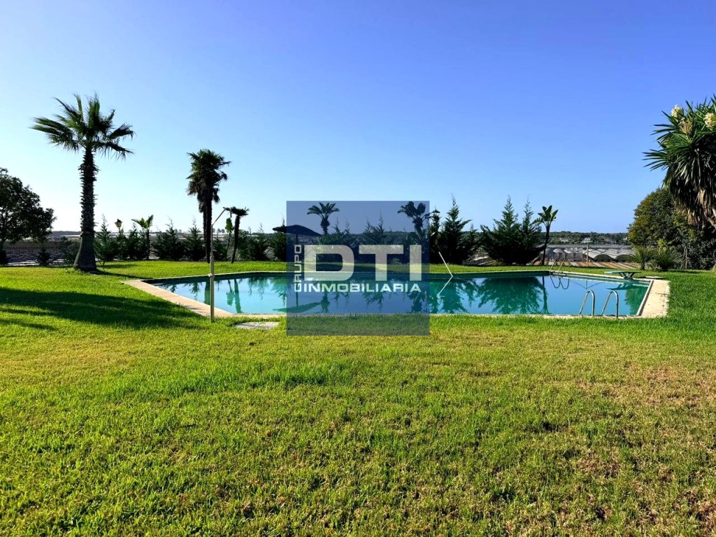 ESPECTACULAR FINCA CON 6 VIVIENDAS, PISCINA, AMPLIOS JARDINE - foto 3