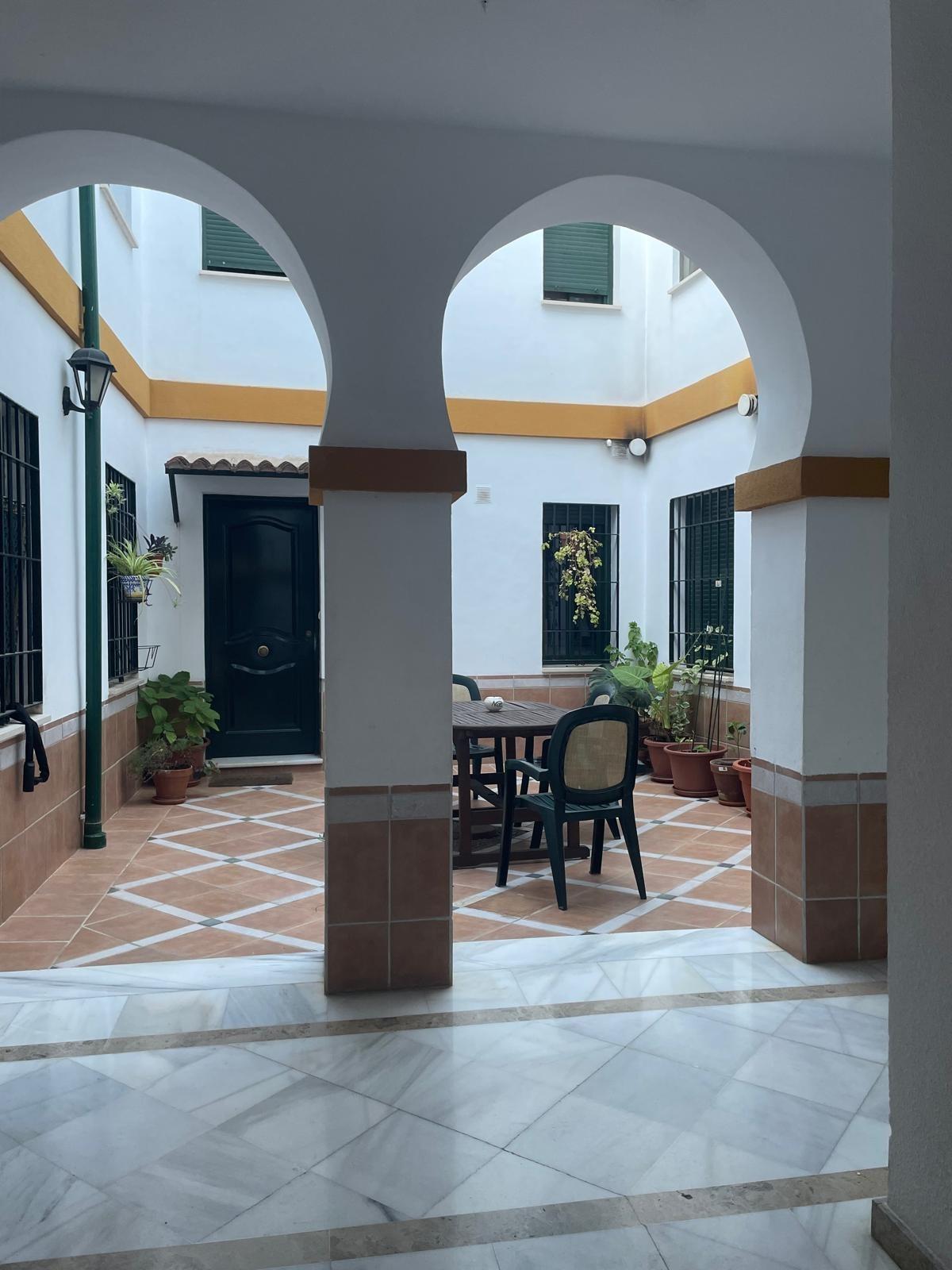 BUEN PISO CERCA DEL AYUNTAMIENTO