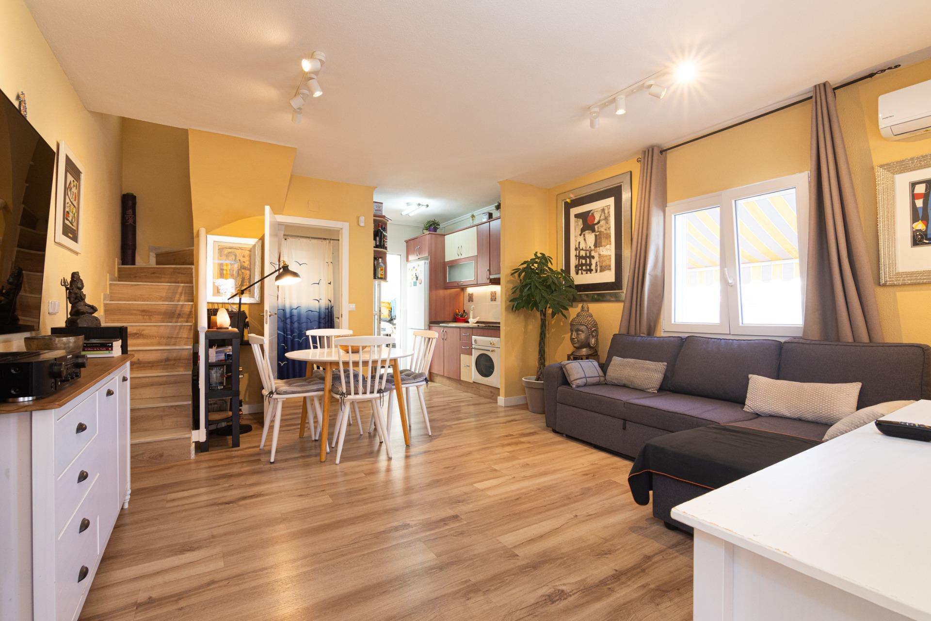 HERMOSA CASA EN ESQUINA CON AMPLIA TERRAZA EN GRAN ALACANT - foto 3