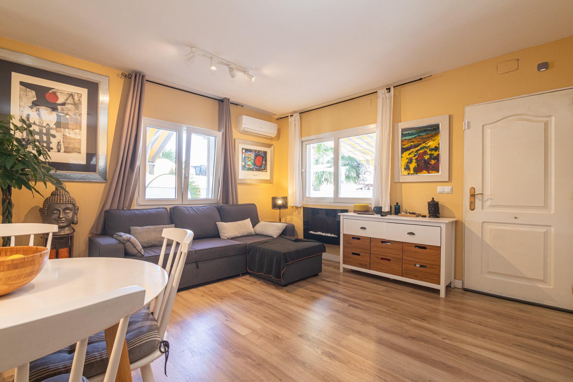 HERMOSA CASA EN ESQUINA CON AMPLIA TERRAZA EN GRAN ALACANT - foto 4