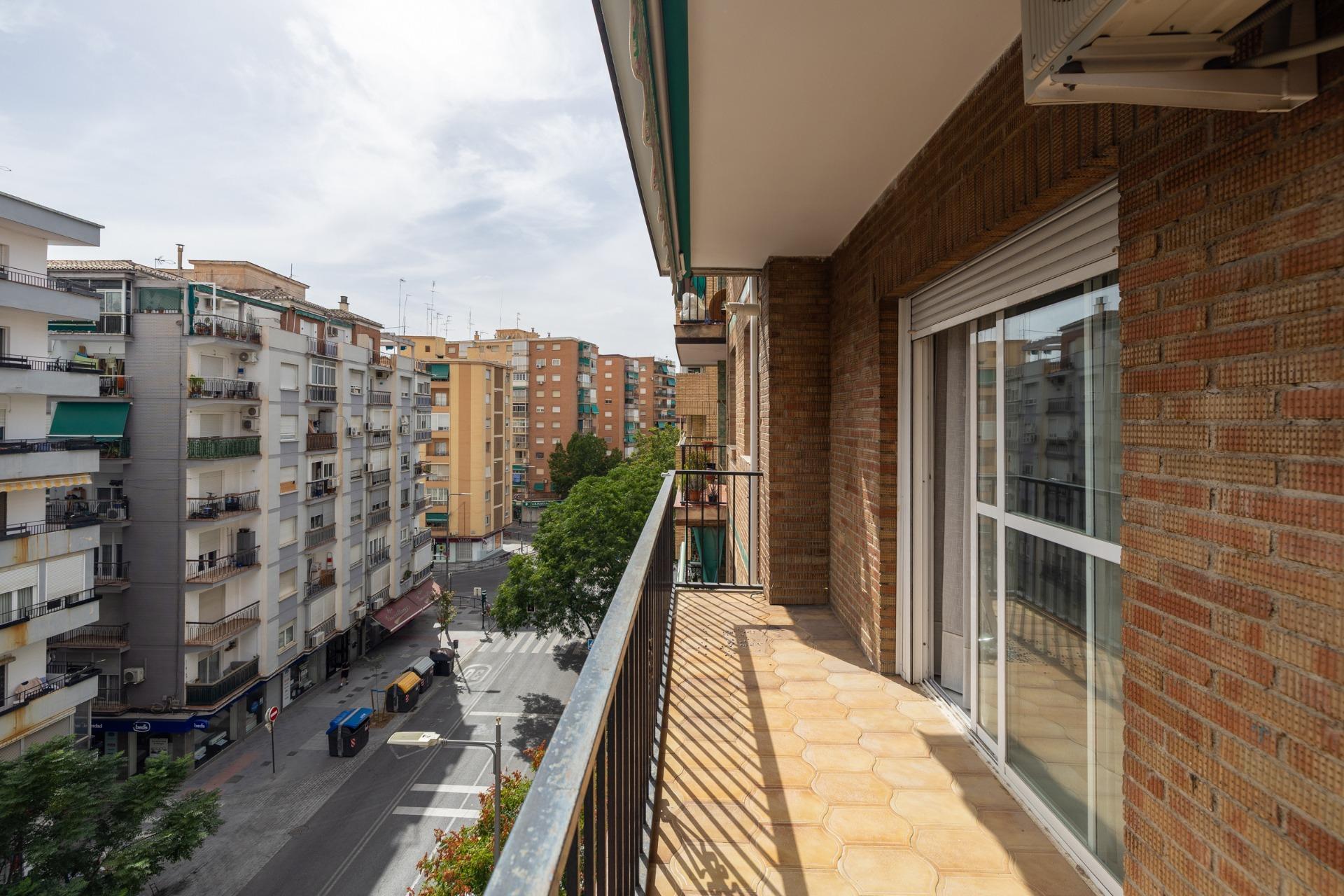 ✨ Piso de 3 dormitorios con terraza en el Zaidín – Espacio, comodidad y agradables vistas