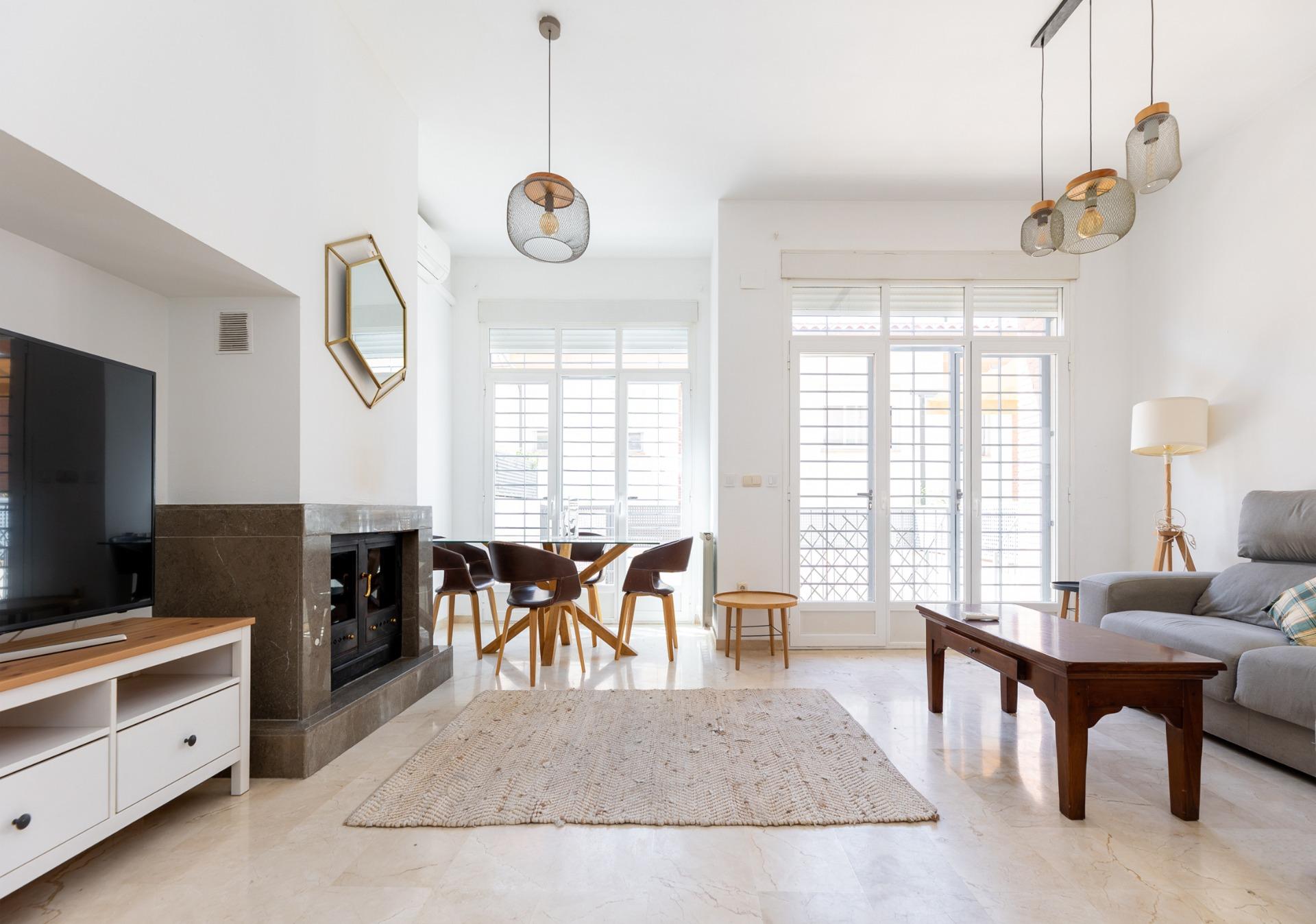 Casa Adosada Ideal en Urbanización con Piscina - foto 3