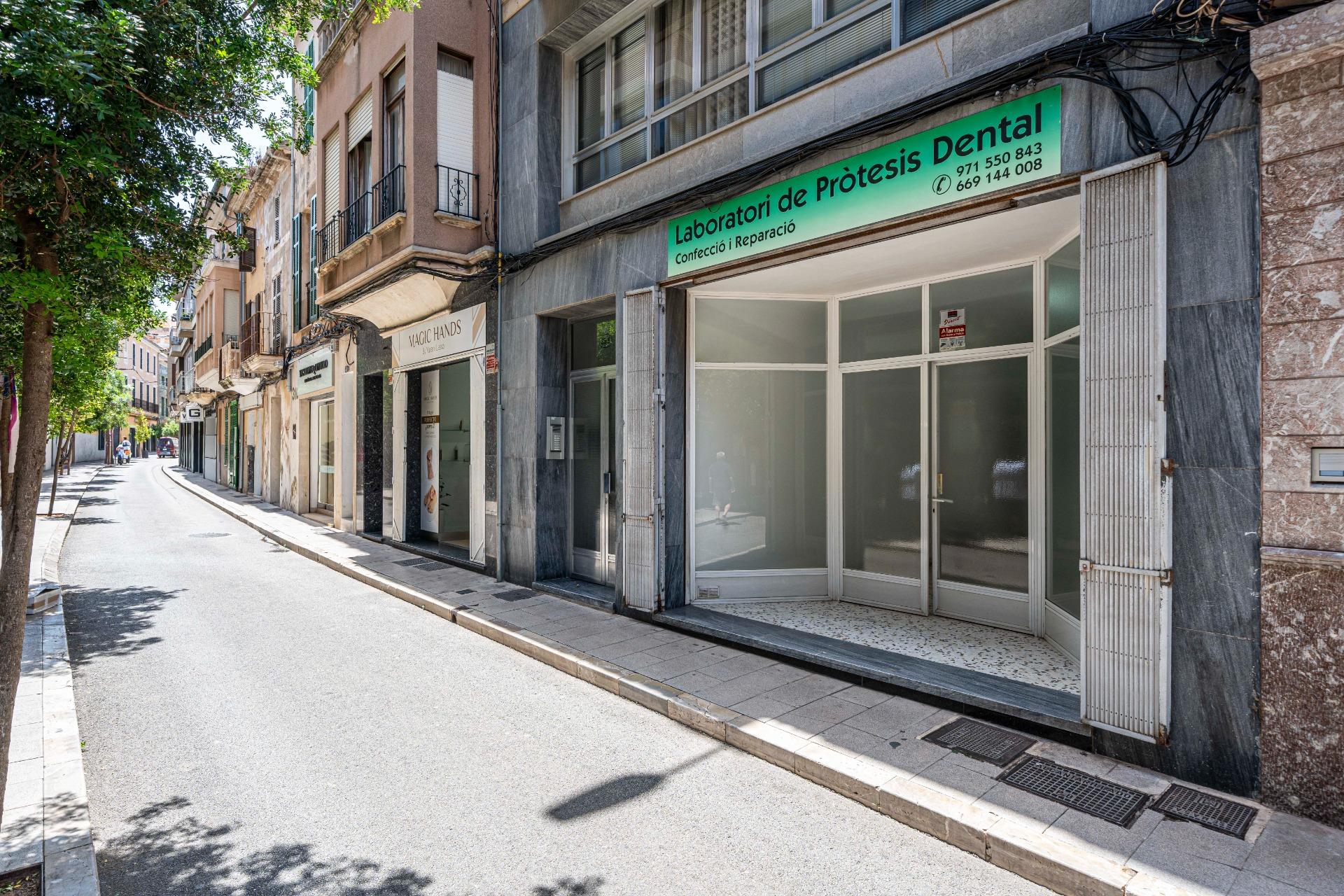 Amplio Local Comercial en el Centro de Manacor