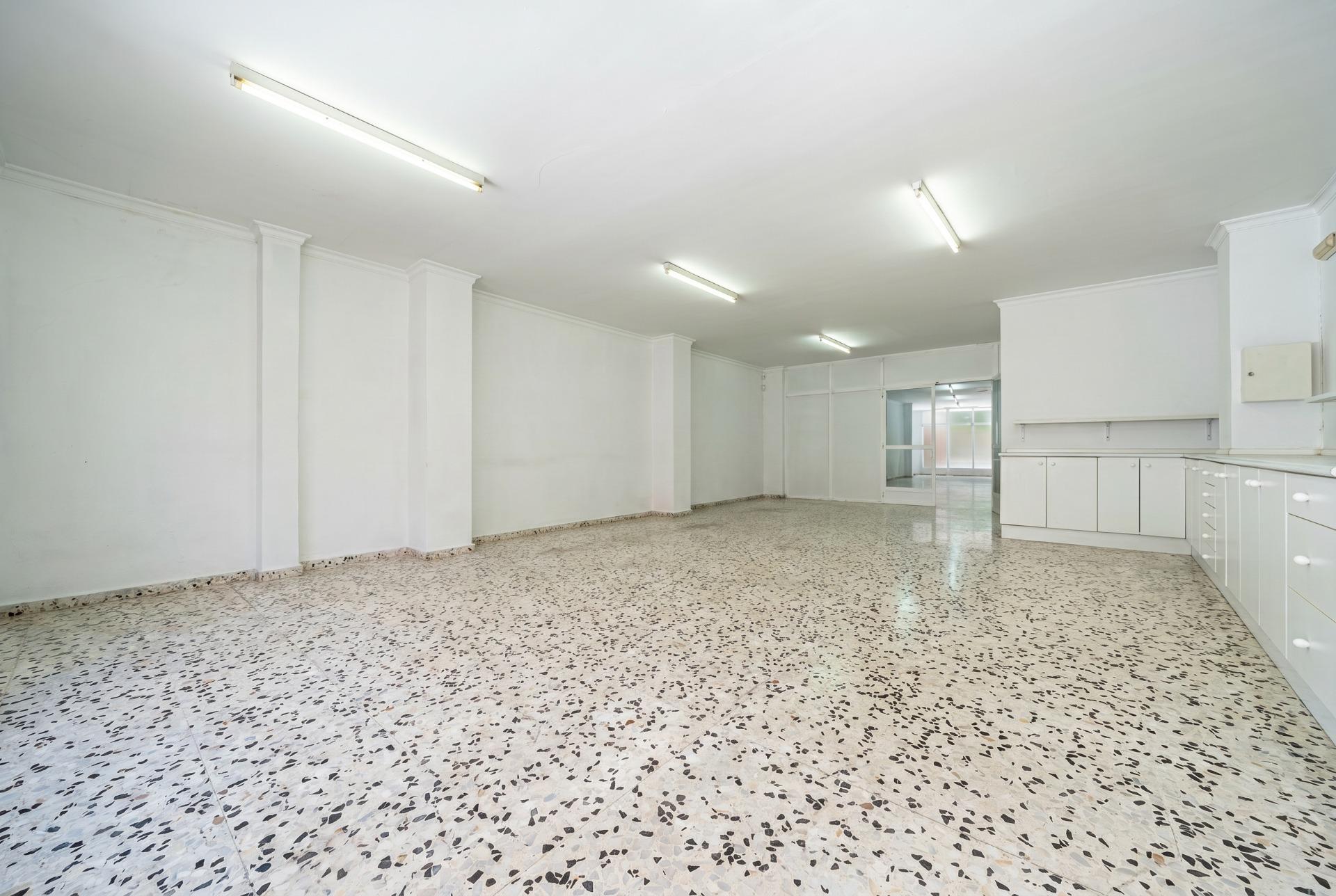 Amplio Local Comercial en el Centro de Manacor - foto 2