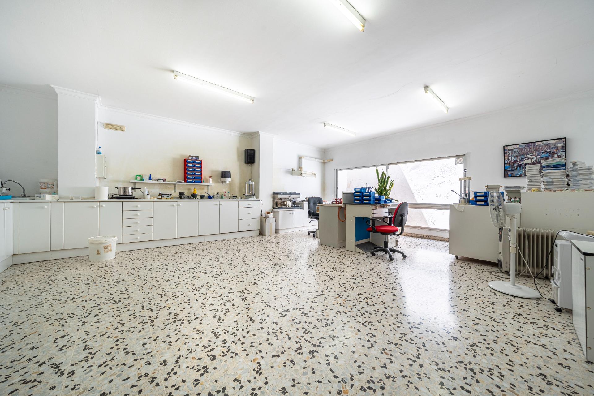 Amplio Local Comercial en el Centro de Manacor - foto 3