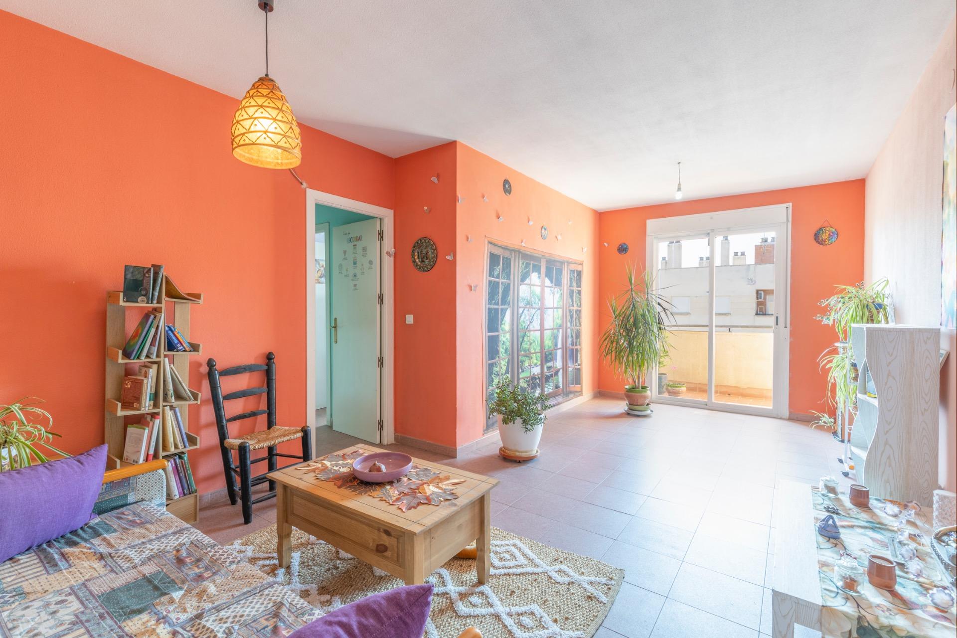 Amplia vivienda VPO con terraza, garaje y excelente ubicació - foto 5