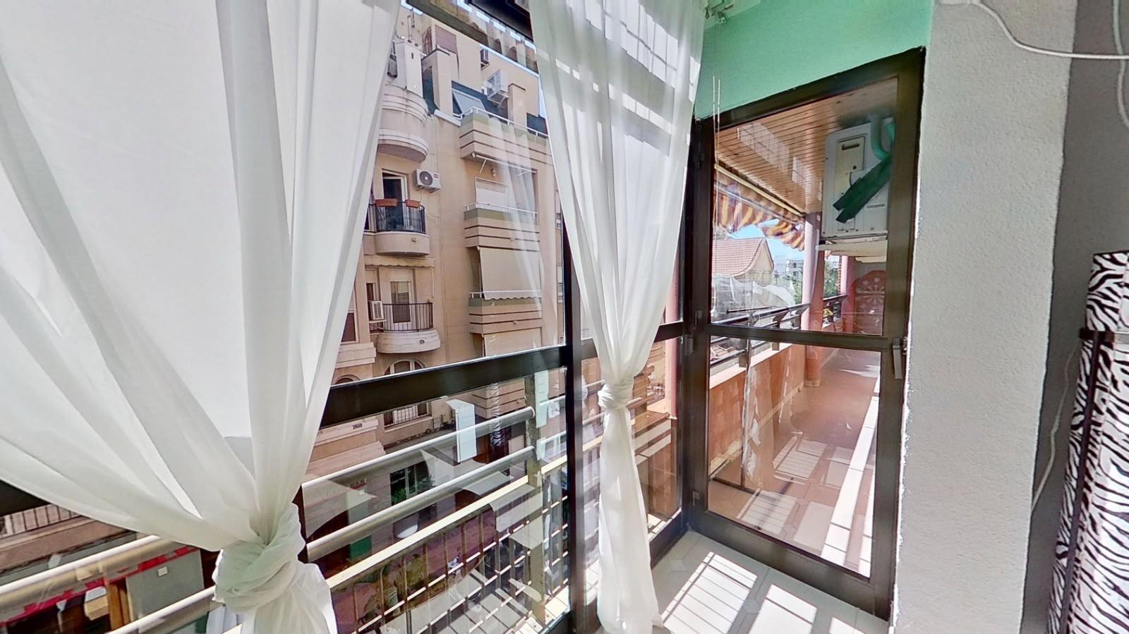 ¡Una ocasión única! Apartamento de 4 dormitorios y 2 baños!