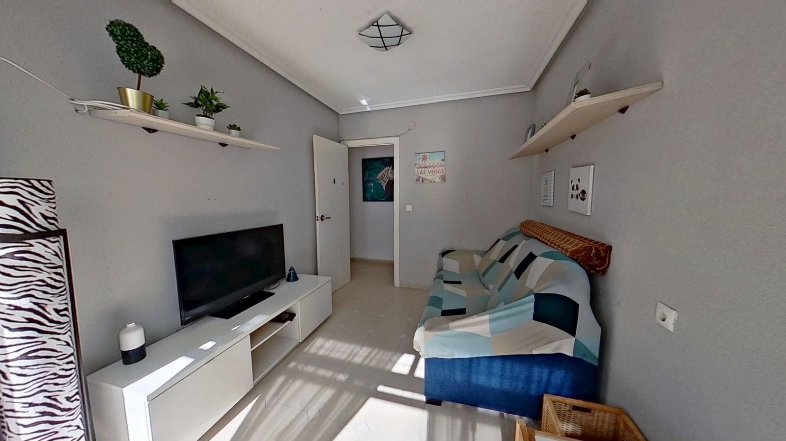 ¡Una ocasión única! Apartamento de 4 dormitorios y 2 baños! - foto 4