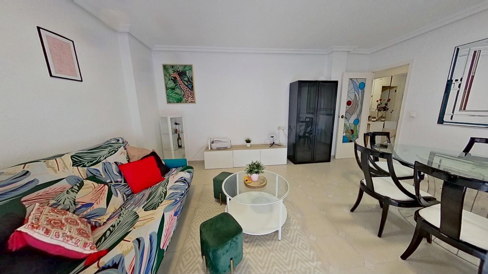 ¡Una ocasión única! Apartamento de 4 dormitorios y 2 baños! - foto 5