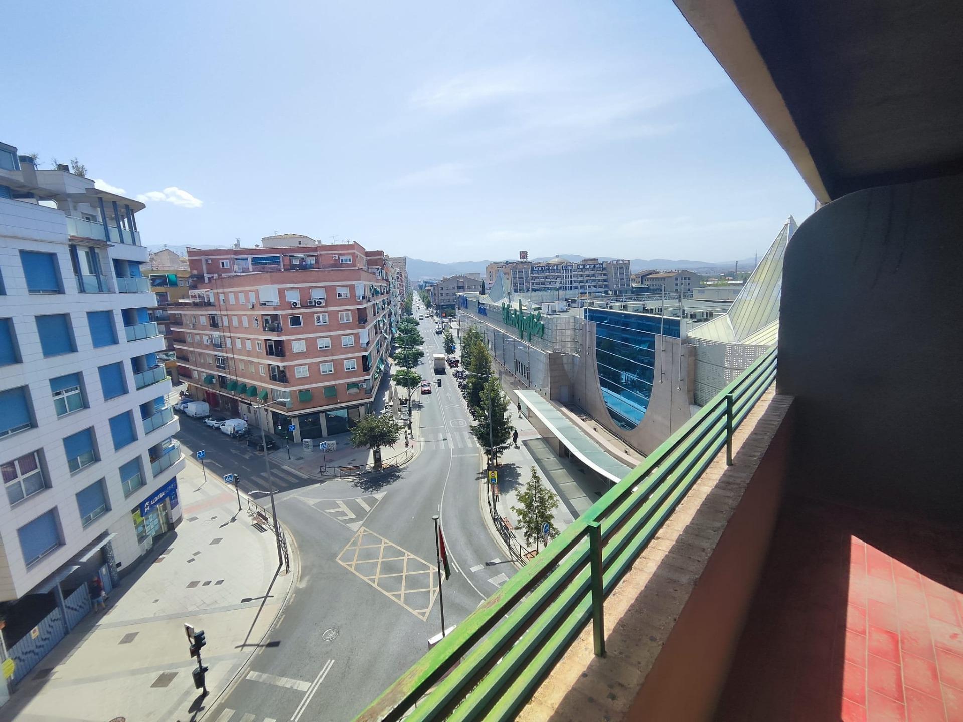 Amplio piso de 1 dormitorio con terraza junto a Hipercor – Arabial, Granada