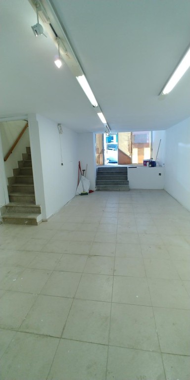 Amplio local de dos niveles en venta Santander - foto 3
