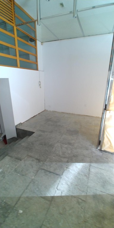 Amplio local de dos niveles en venta Santander - foto 4