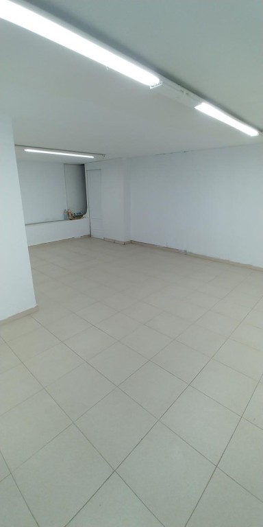 Amplio local de dos niveles en venta Santander - foto 5