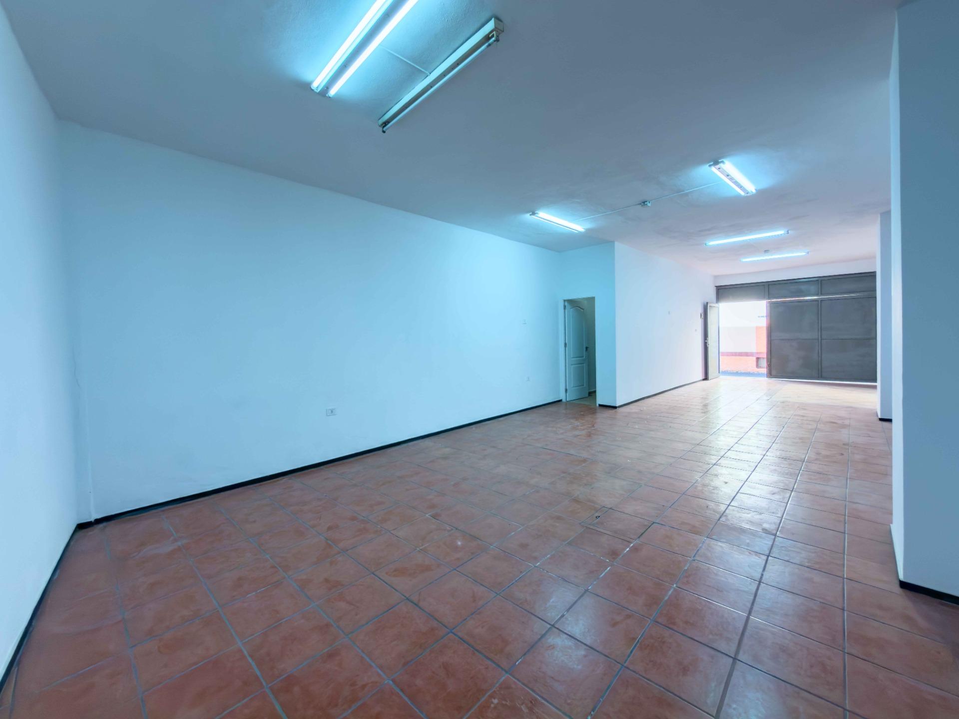 DOS LOCALES EN ALQUILER EN LA CUESTA – DESDE 650 €/MES CADA  - foto 3