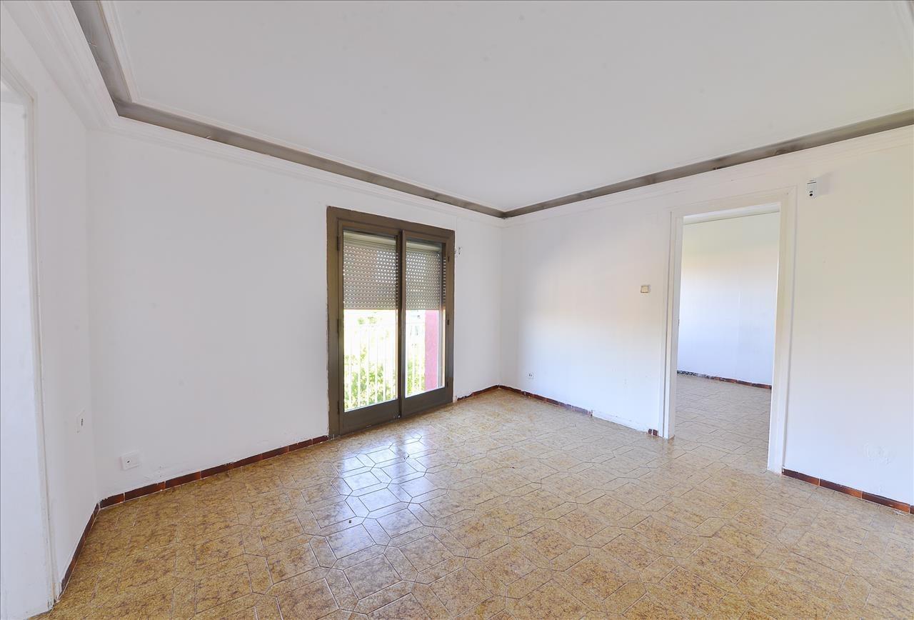¡Piso en Venta de 98 m2 con Gran Potencial en Barberà del Va - foto 2