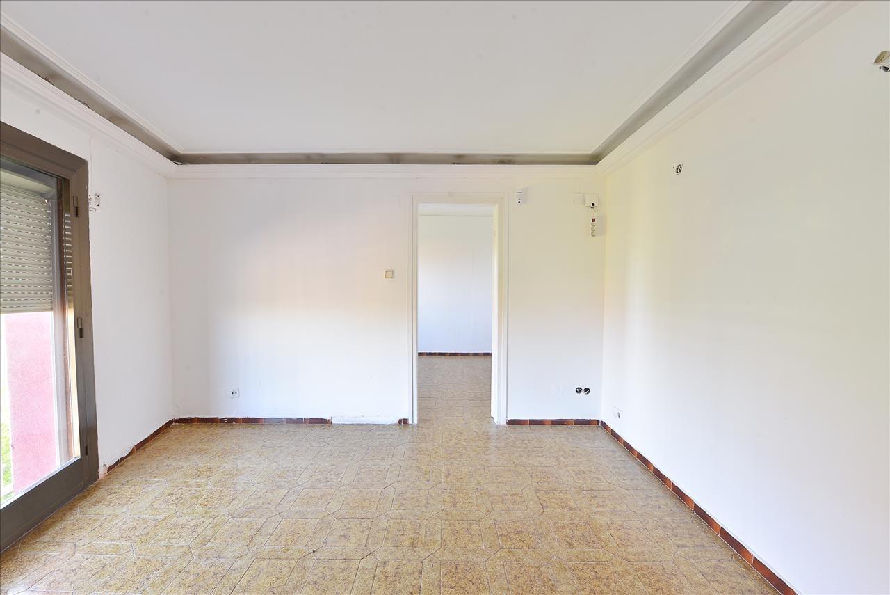 ¡Piso en Venta de 98 m2 con Gran Potencial en Barberà del Va - foto 4