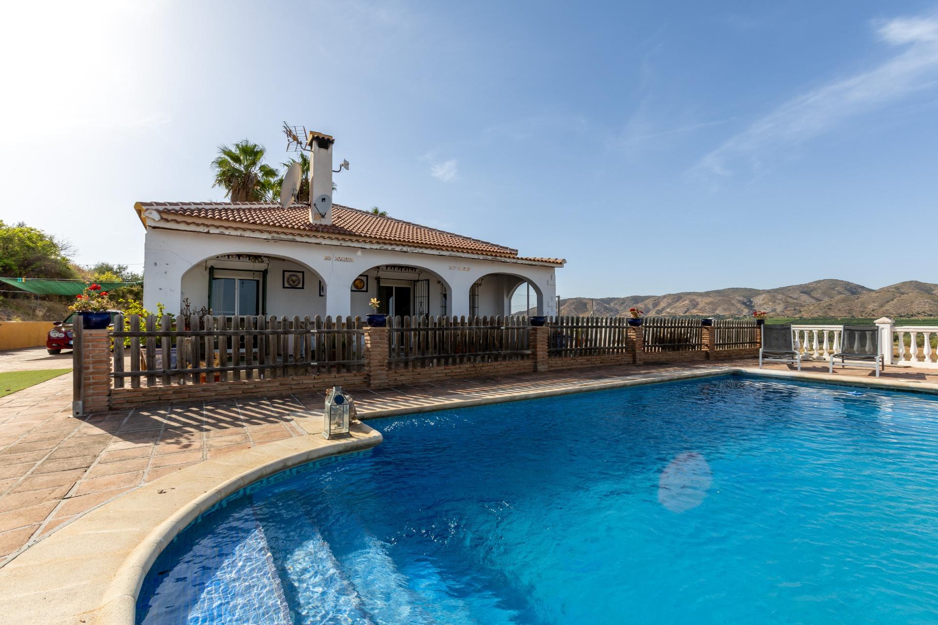 Espectacular chalet de 300 m2 con piscina privada en Camino  - foto 5