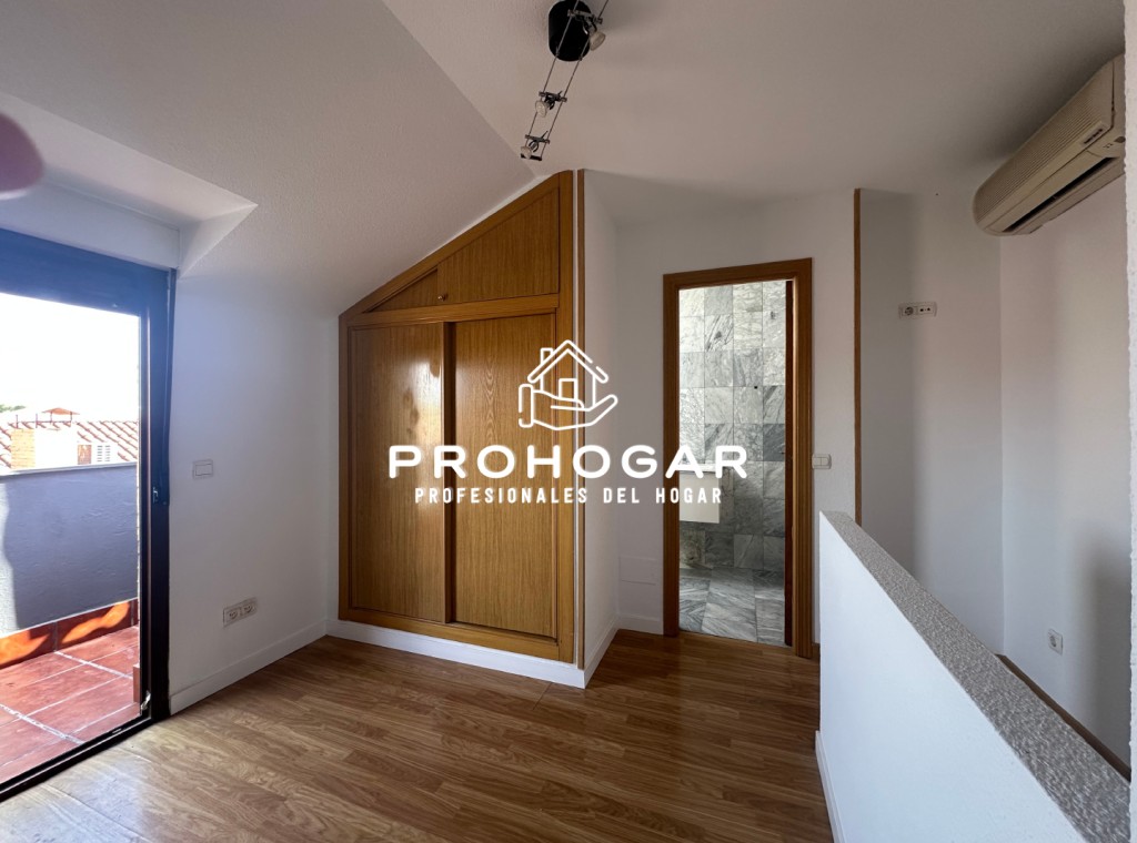 Venta de duplex en Torrelaguna, de 36m2 con 1 dormitorio y 1 baño