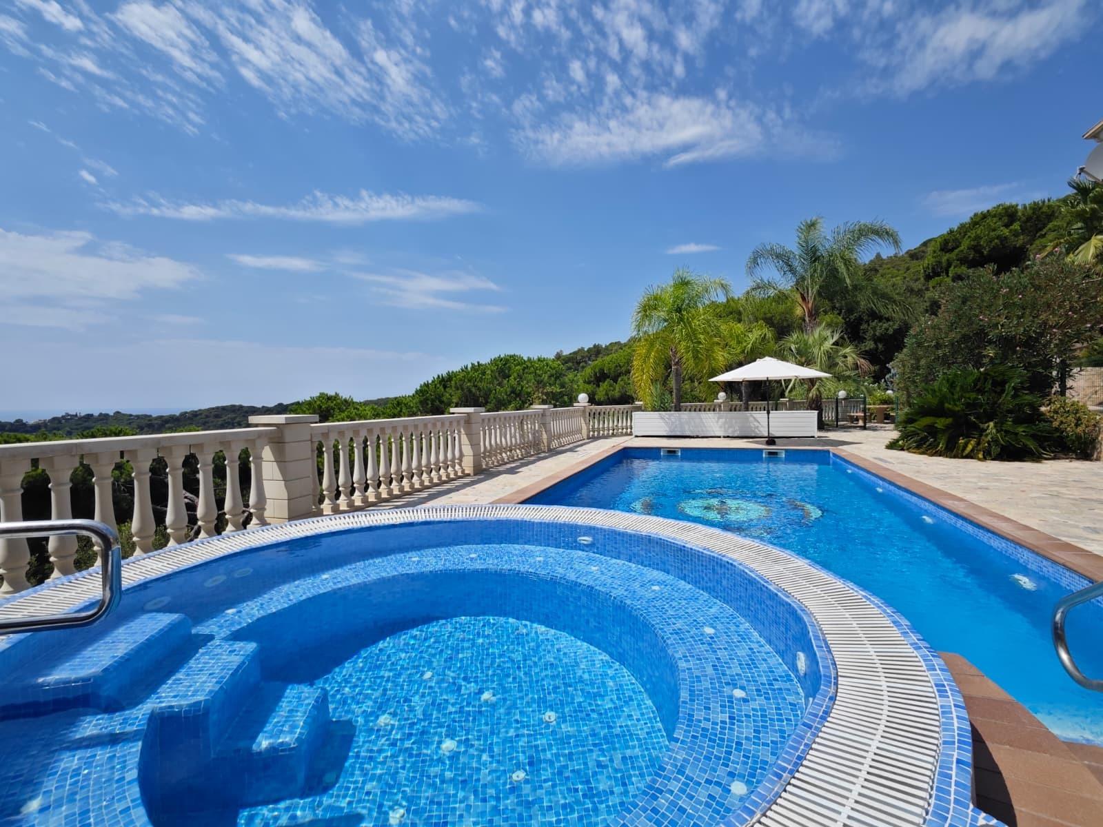 CASA CON LICENCIA TURÍSTICA, PISCINA CLIMATIZADA Y VISTAS PA