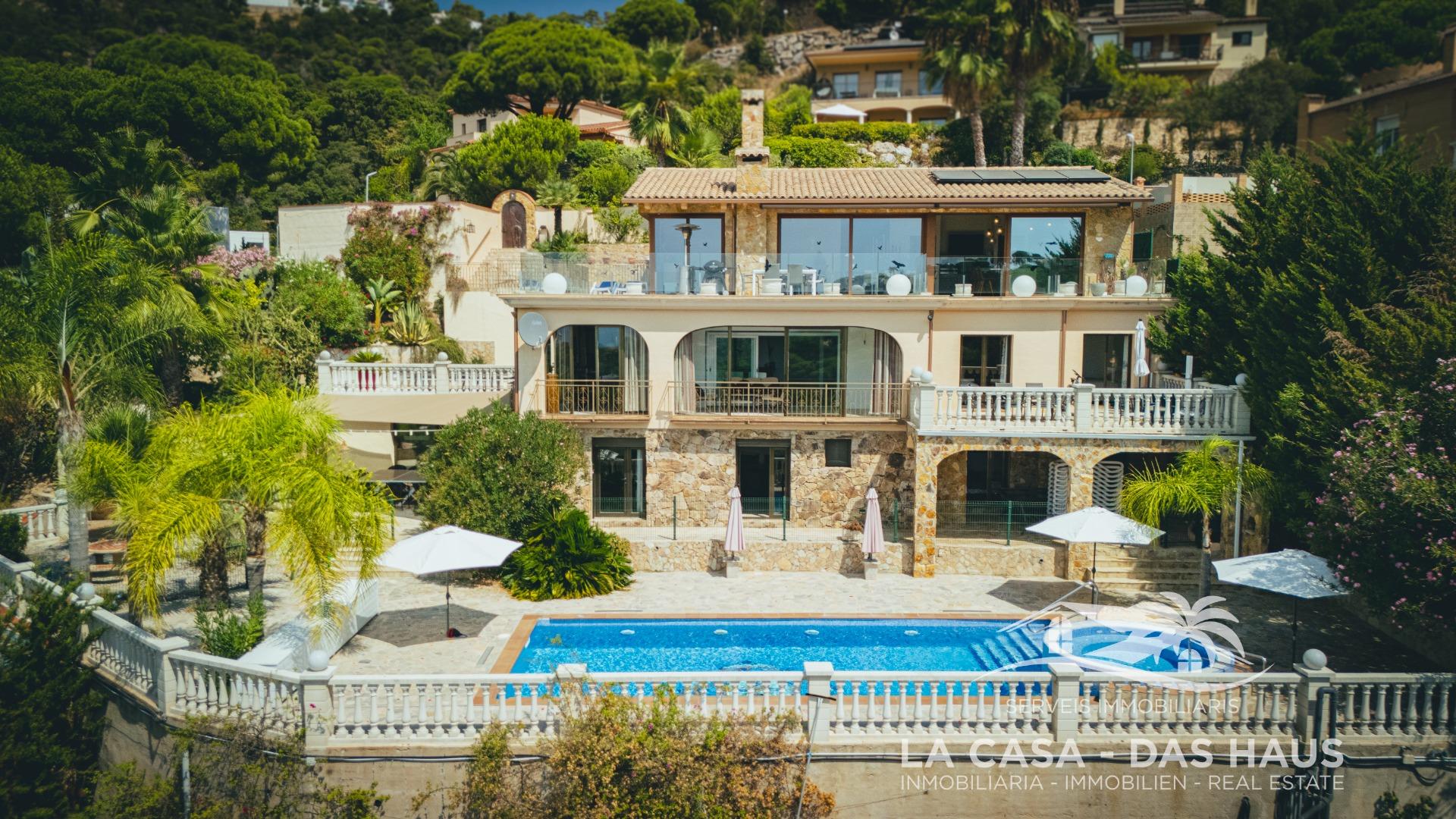 CASA CON LICENCIA TURÍSTICA, PISCINA CLIMATIZADA Y VISTAS PA - foto 2