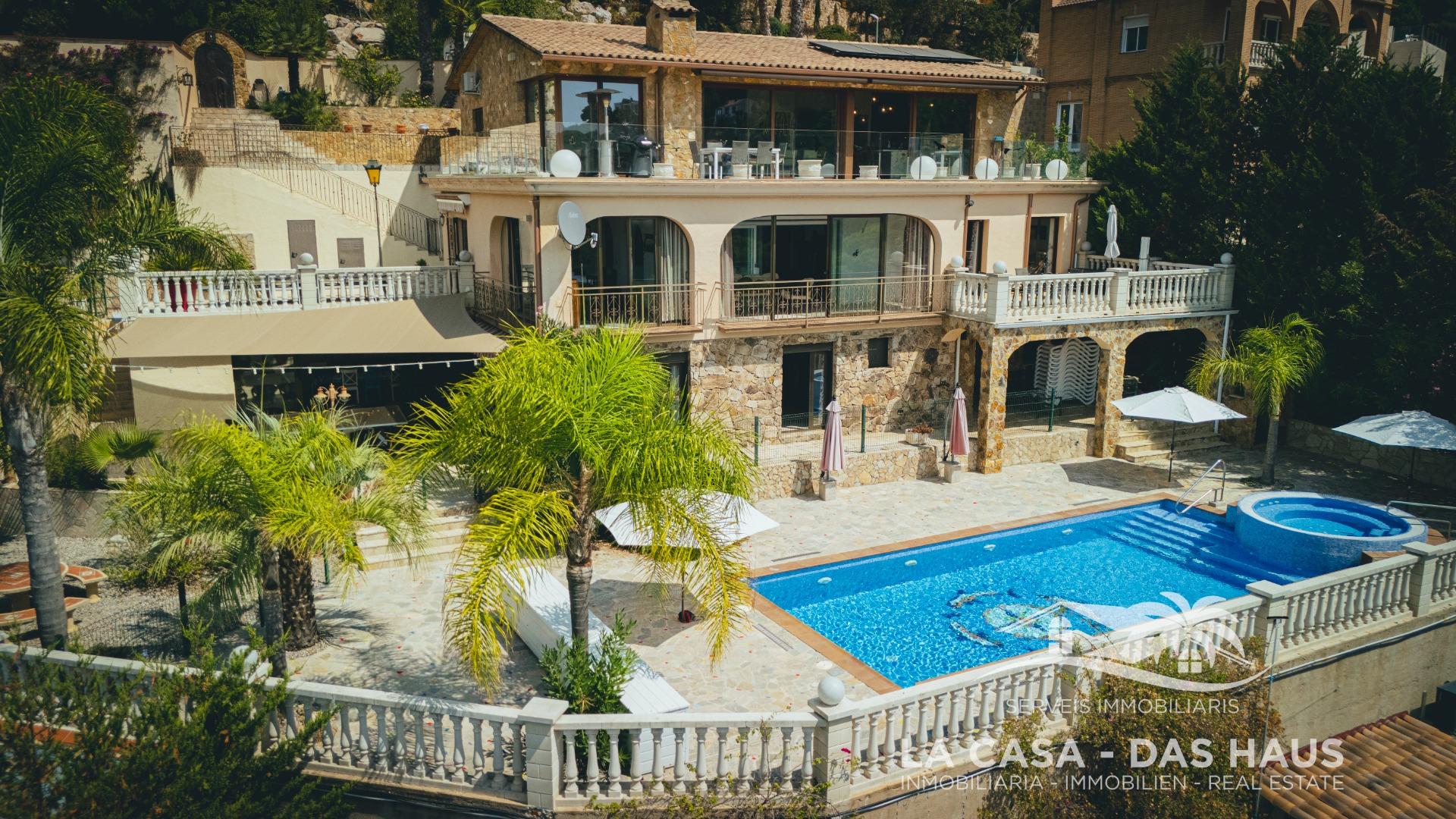 CASA CON LICENCIA TURÍSTICA, PISCINA CLIMATIZADA Y VISTAS PA - foto 4