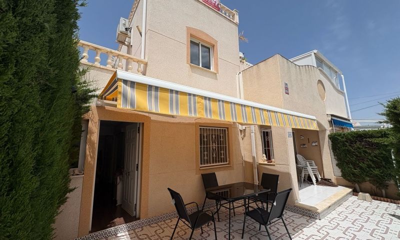 ADOSADO DE 3 DORMITORIOS 2 BAÑOS EN TORREVIEJA (LOS BALCONES)