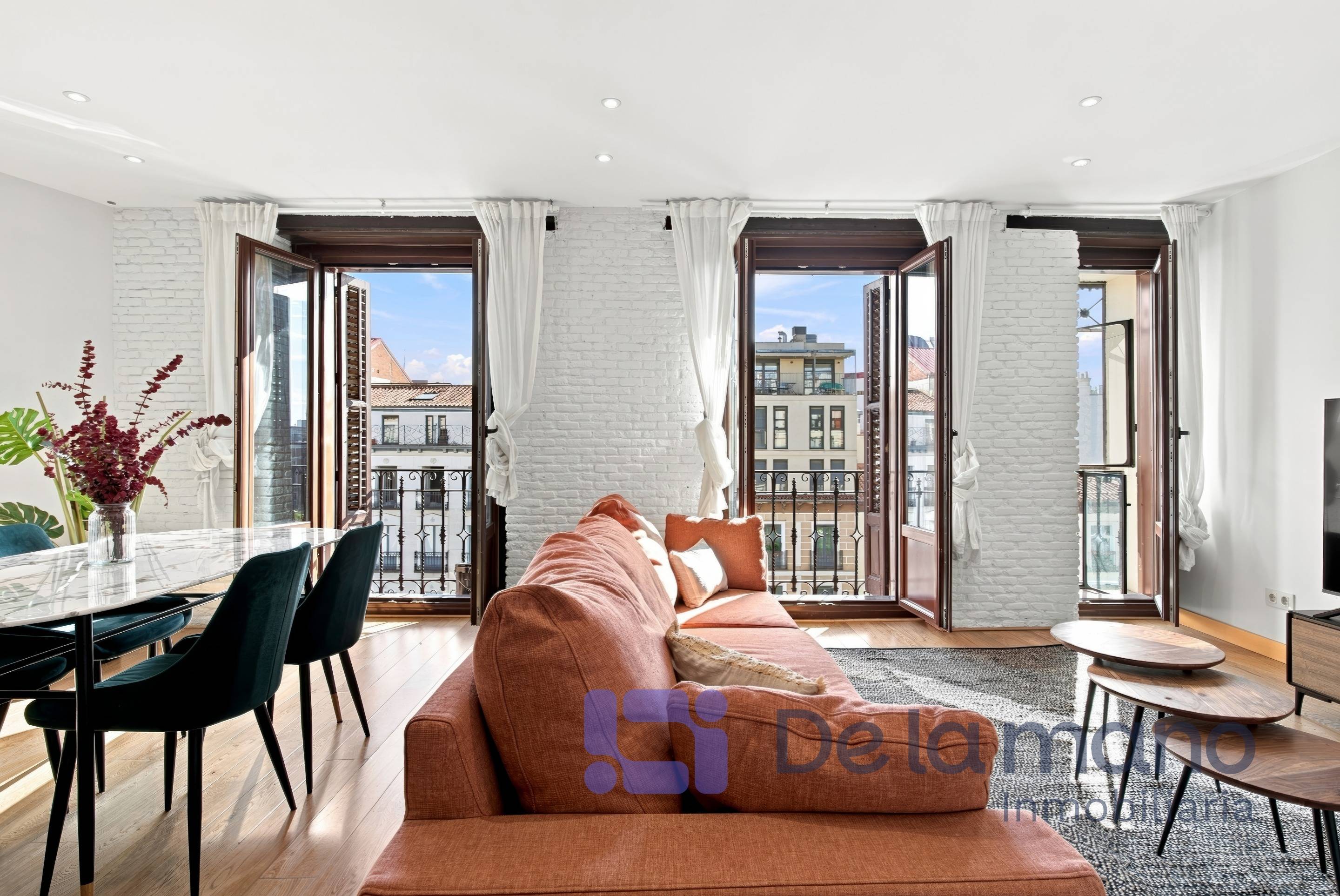 VIVIENDA REFORMADA Y AMUEBLADA CON 3 BALCONES A LA CALLE FUENCARRAL
