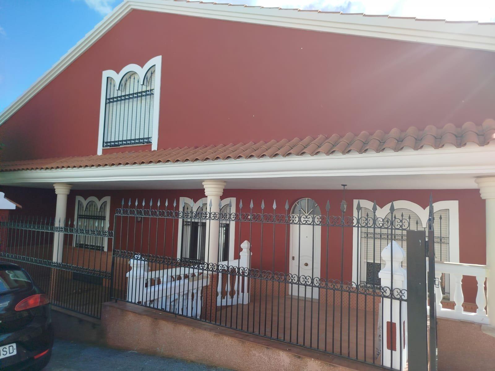 Exclusiva Casa Unifamiliar con Patio, Chimenea y Sótano de 6 - foto 5