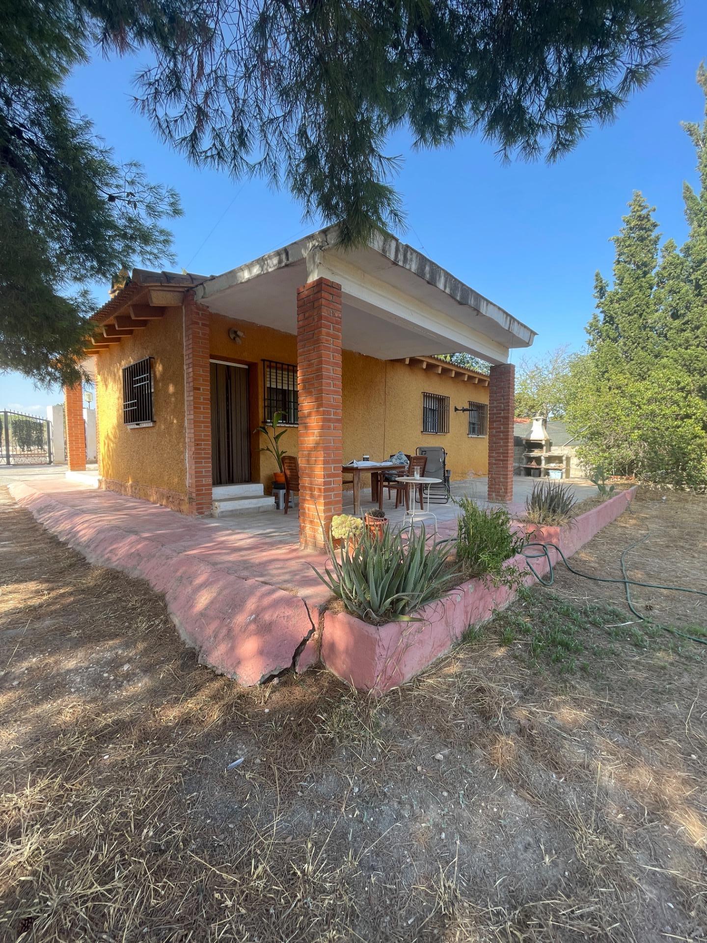 CHALET CON PISCINA Y GRAN PARCELA DE 1.400 M2 JUNTO A CAMP D - foto 2