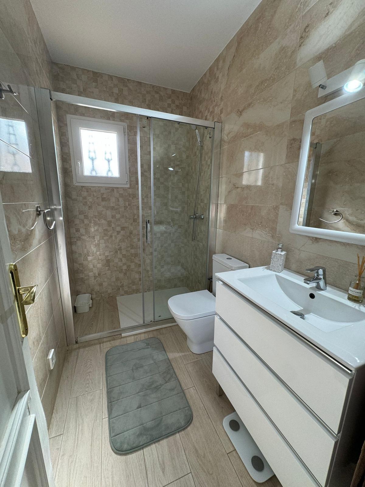 Se alquila Casa de pueblo con piscina privada y vistas panor - foto 4