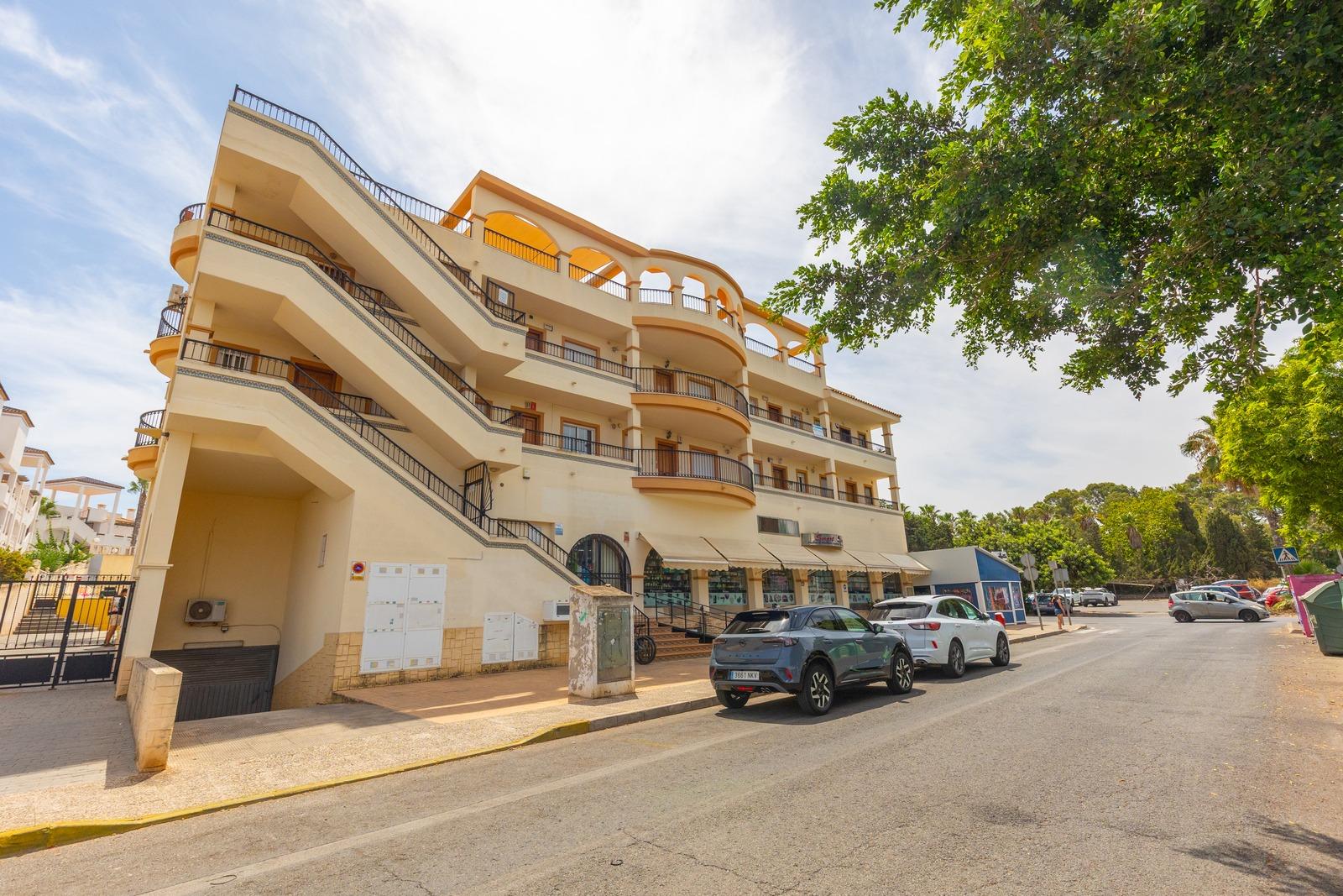Se vende apartamento de dos habitaciones en una urbanización - foto 5