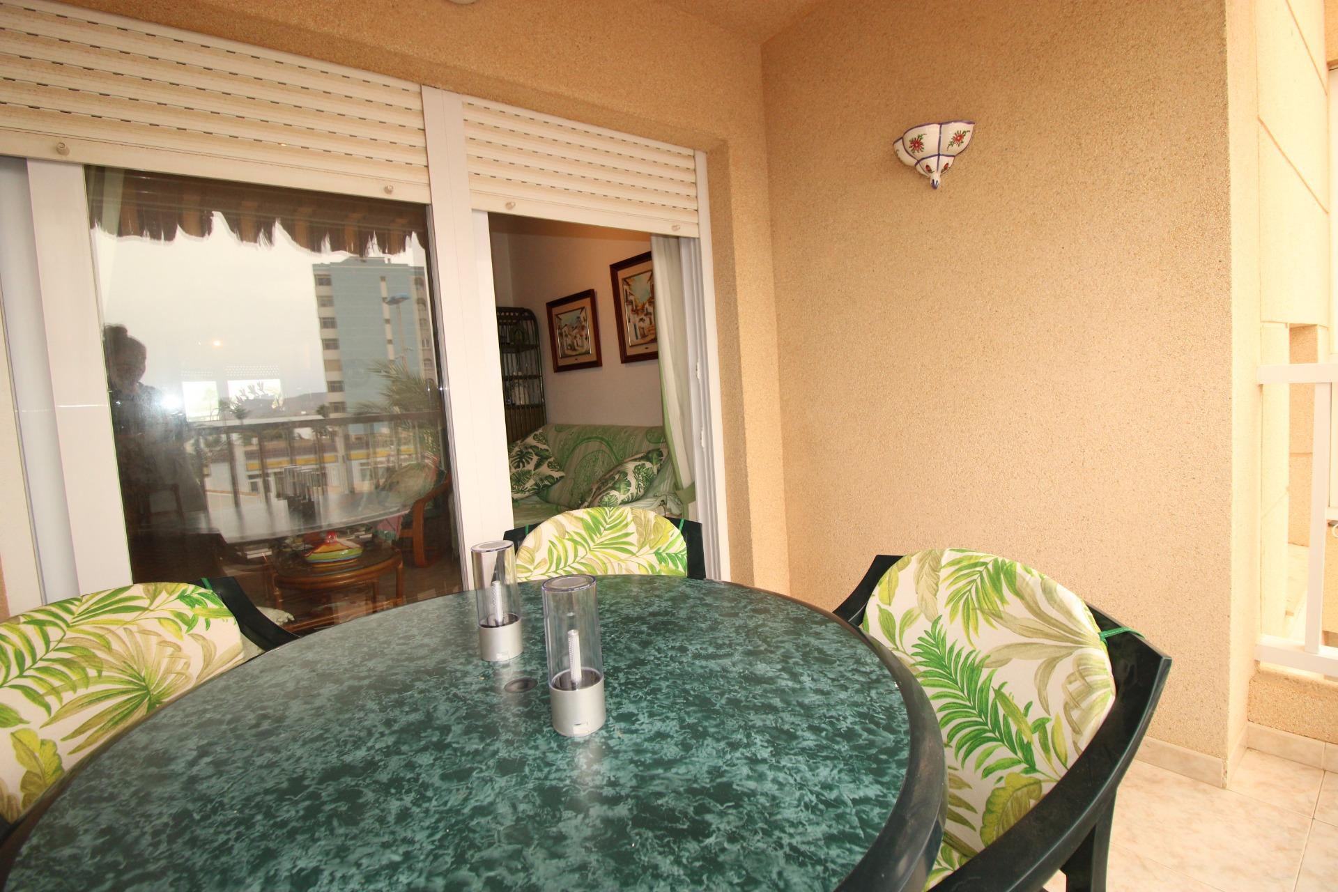 Piso con gran terraza para disfrutar todo el año en la zona  - foto 2