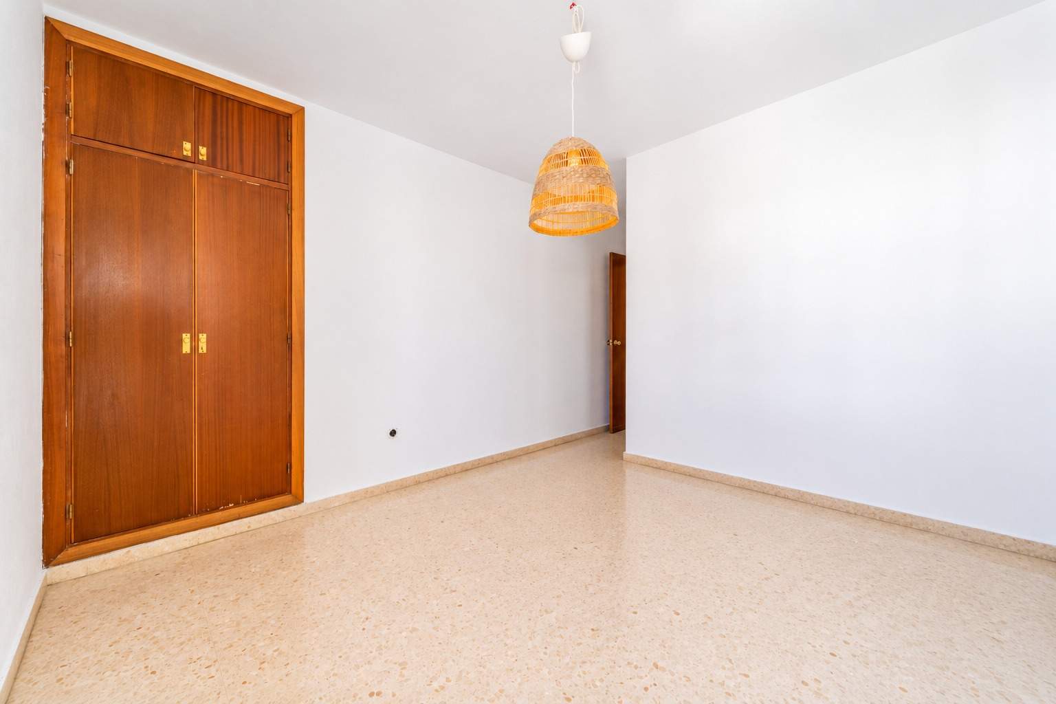 Gran oportunidad en Fuengirola: amplitud, luz y ubicación a  - foto 5