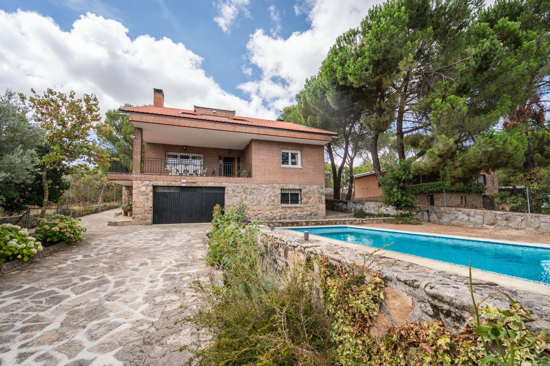Exclusivo Chalet Independiente en Galapagar: Con piscina, bodega y vistas a la Sierra de Madrid en Galapagar