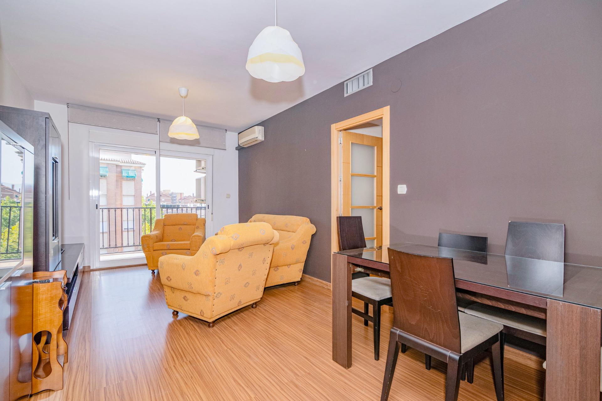 GRAN PISO DE ALQUIER PARA ESTUDIANTES TOTALMENTE REFORMADO Y EQUIPADO CON TODOS LOS ELECTRODOMESTICOS Y CON TERRAZA