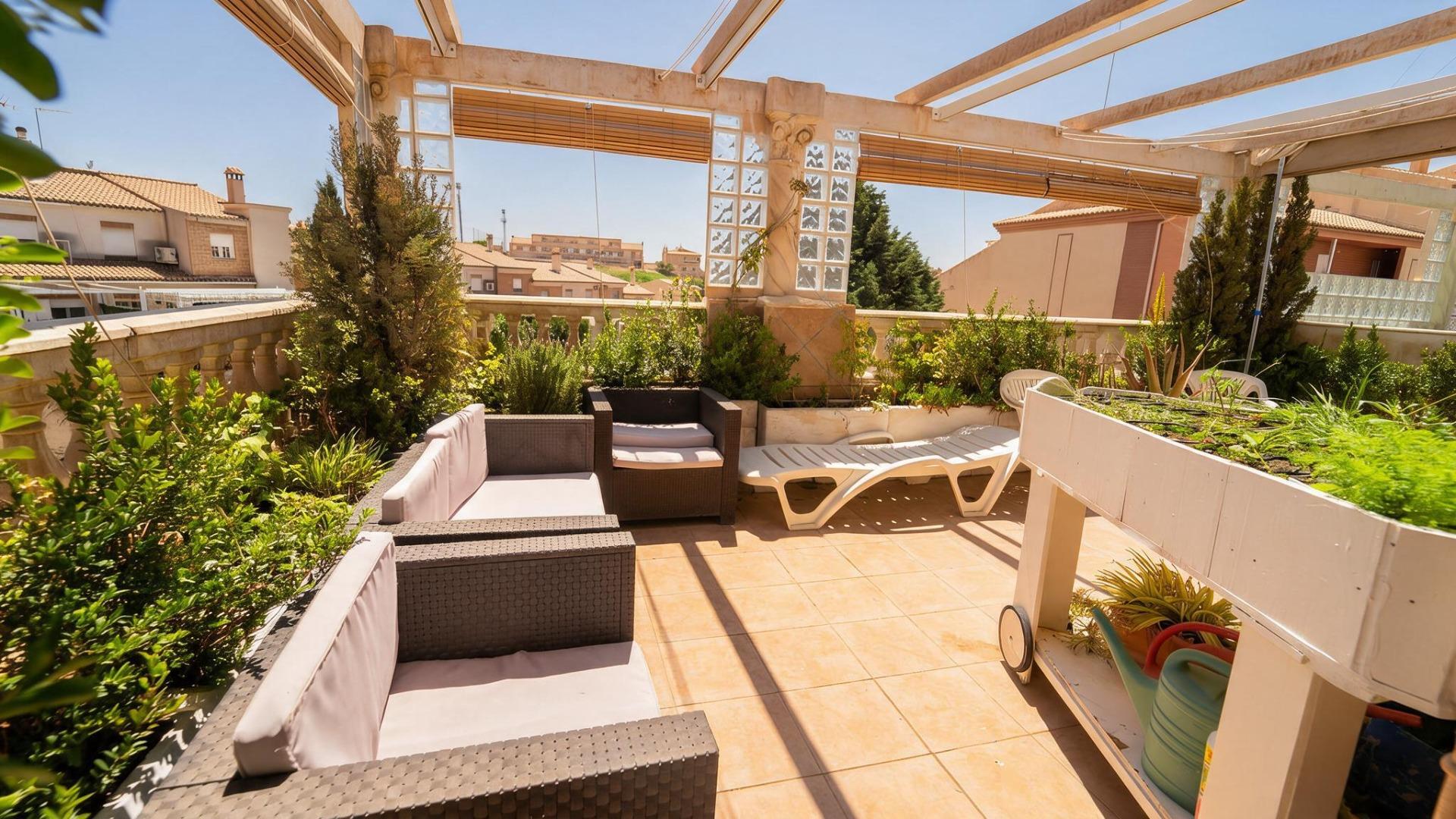 Chalet de Lujo en Alquiler en Huétor Vega (Granada) con Piscina, Ascensor y Consumo Energético Nulo ref: DLR00271