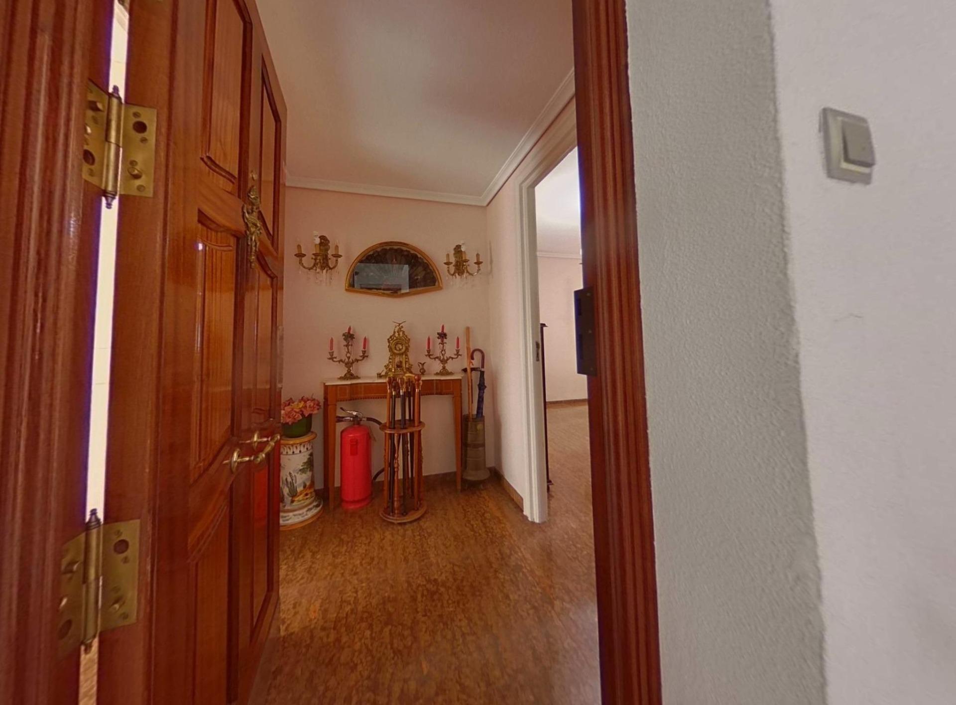 D. Se vende piso junto a la Avenida de Jesús Rescatado, exte - foto 2