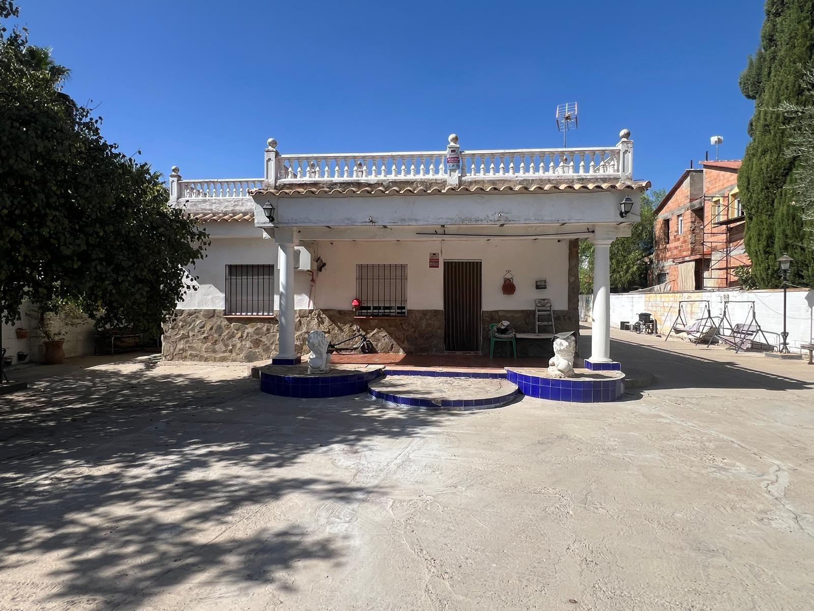 PARCELA DE APROX. 1.000 m2 CON CASA Y PISCINA EN LA ZONA DEL